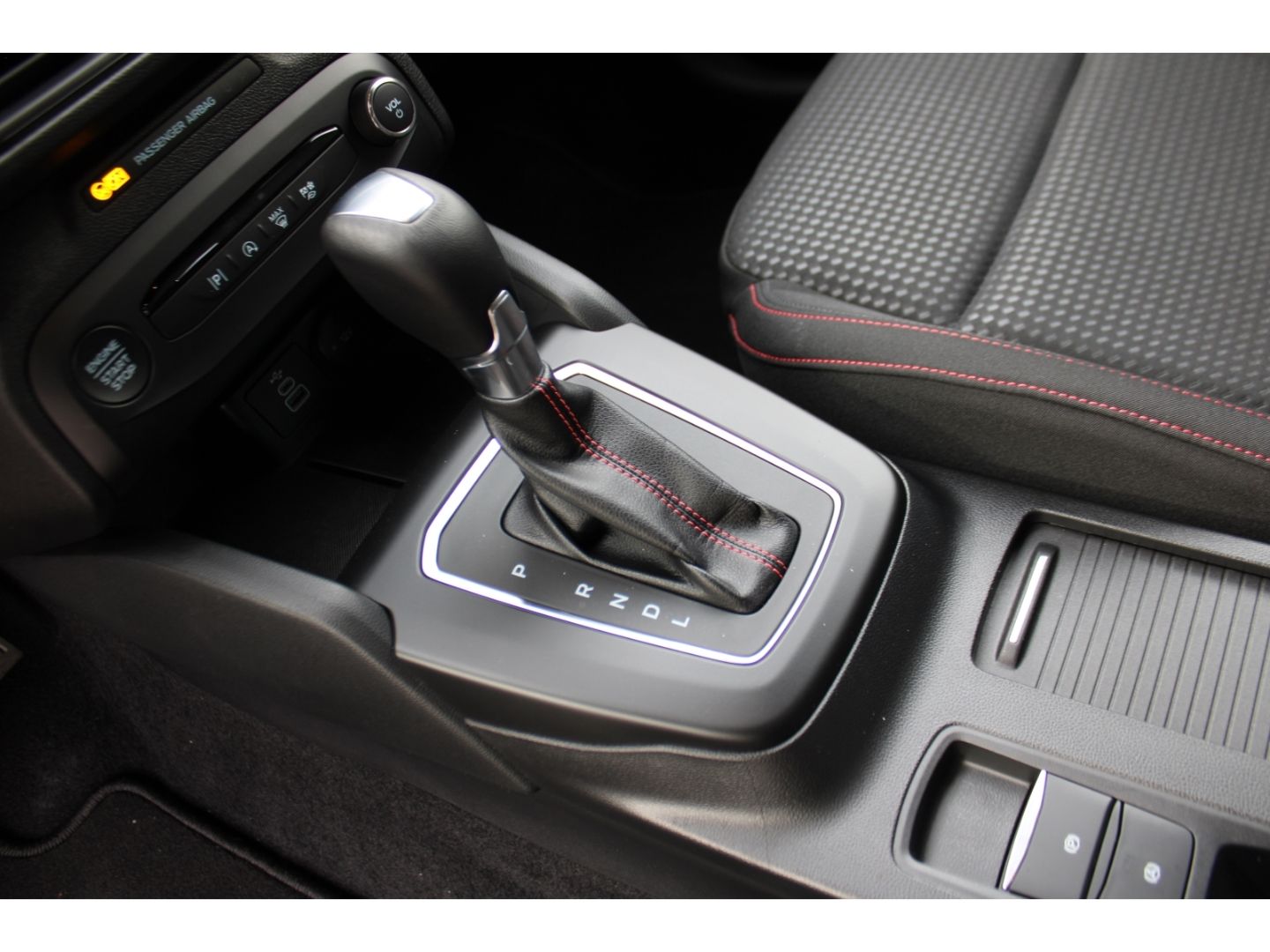 Ford Focus Turnier ST-Line ACC LED TWA Navi DAB GJR R