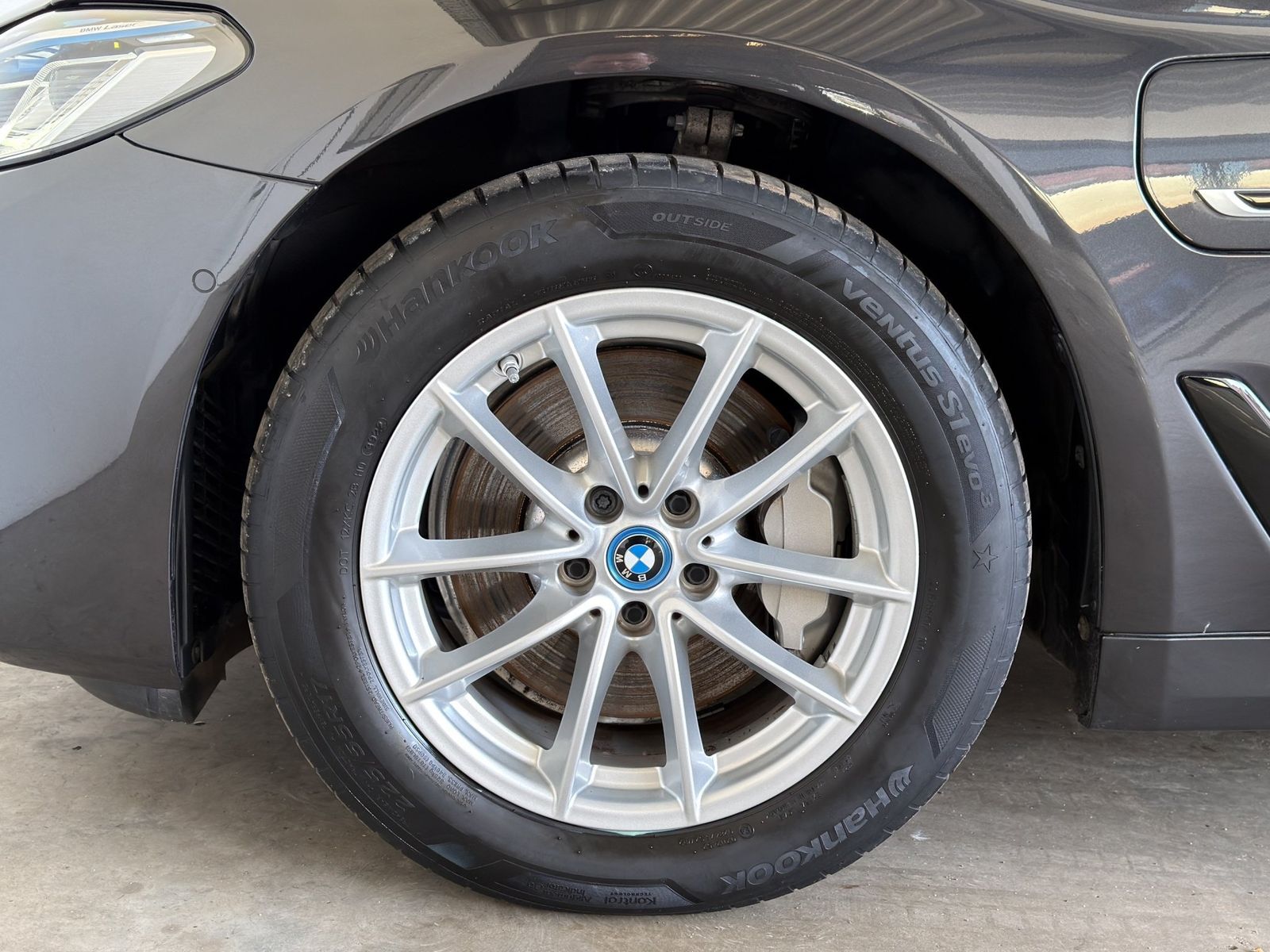 BMW 530e xDr LASER/HUD/CAM/PRIVACY/DAB/AMBI