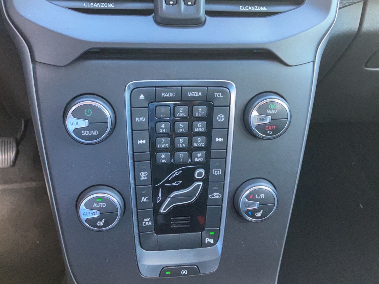 Volvo V40 T2 KINETIC NAVI KLIMAAUTOMATIK PDC Bluetooth