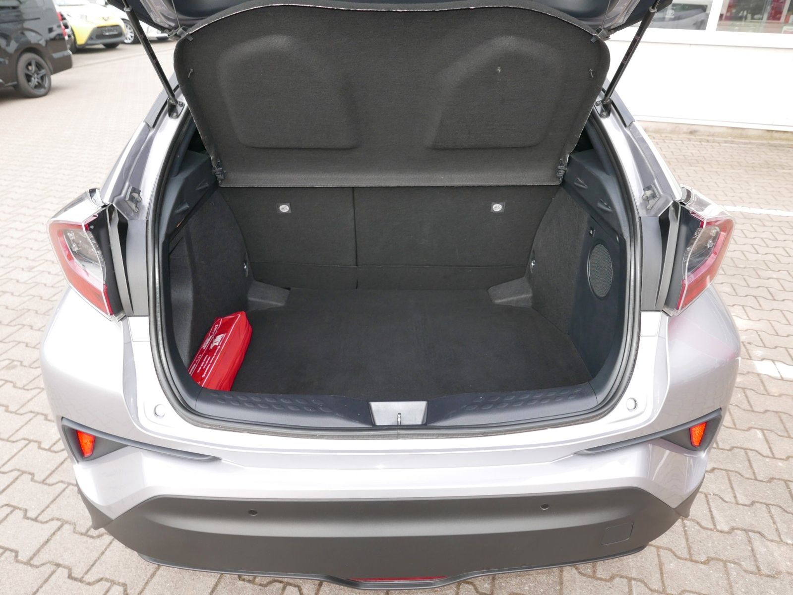Toyota C-HR Hybrid Style Selection - Samsaru's Car Outlet