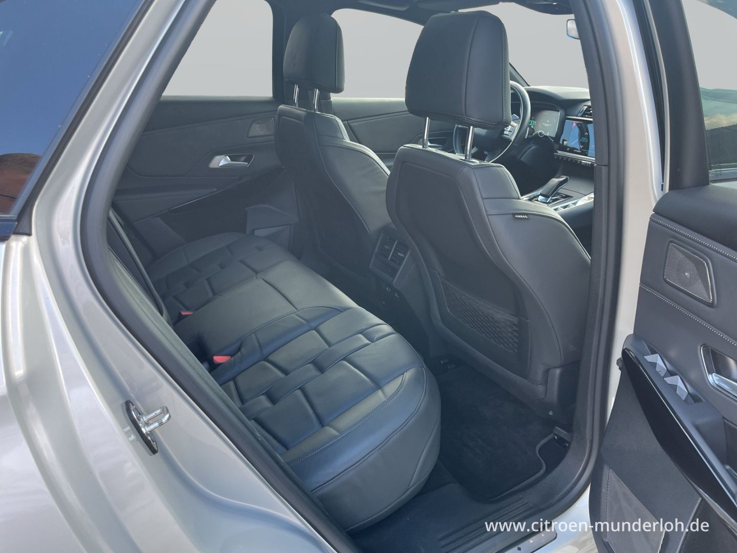 DS Automobiles DS7 Crossback E-Tense 4x4 Louvre