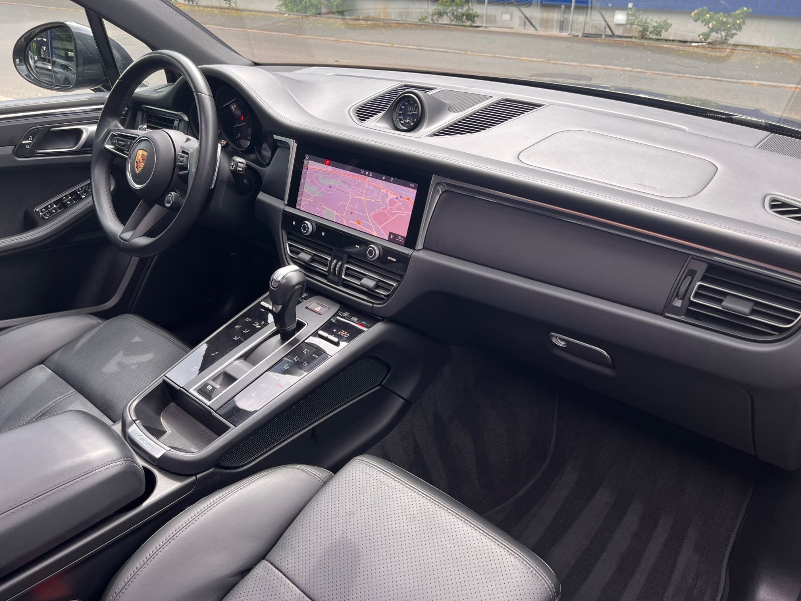 Porsche Macan III Exclusive - Samsaru's Car Outlet
