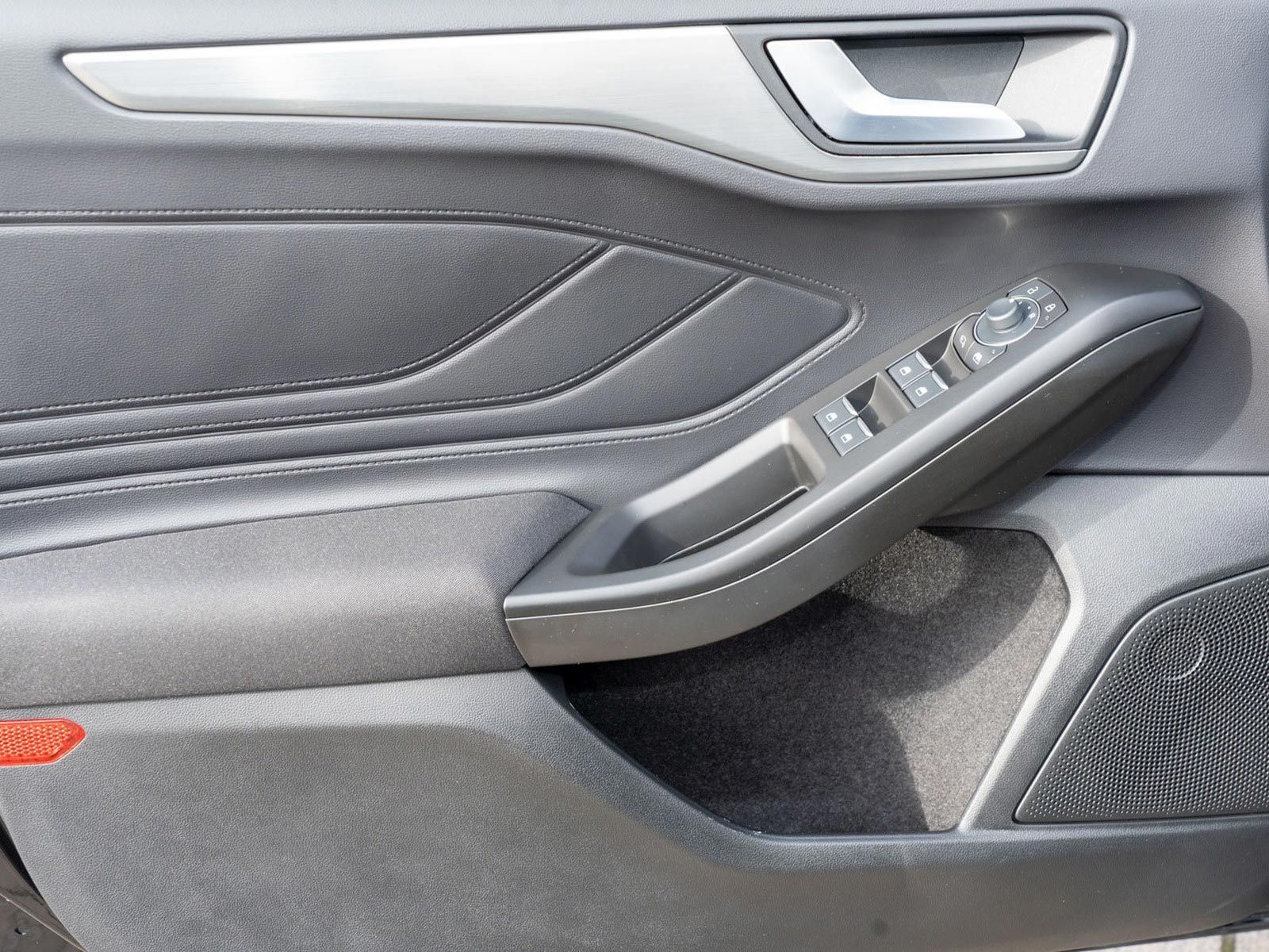 Ford Focus Titanium X 1.5l EcoBl.+Navi+Kamera+PDC+LED