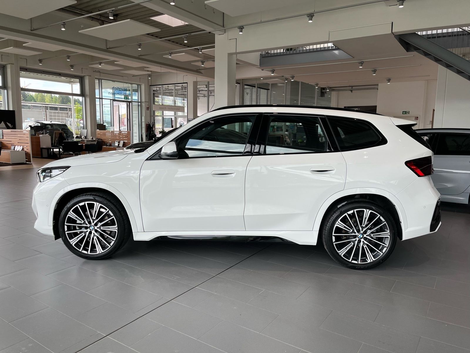 BMW X1 xDrive23i Inkl. €1.190 Zubehörbonus* M Sportp