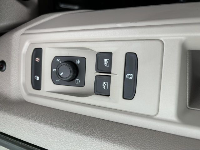 Volkswagen T7 Multivan 2.0 TDI DSG - Samsaru's Car Outlet