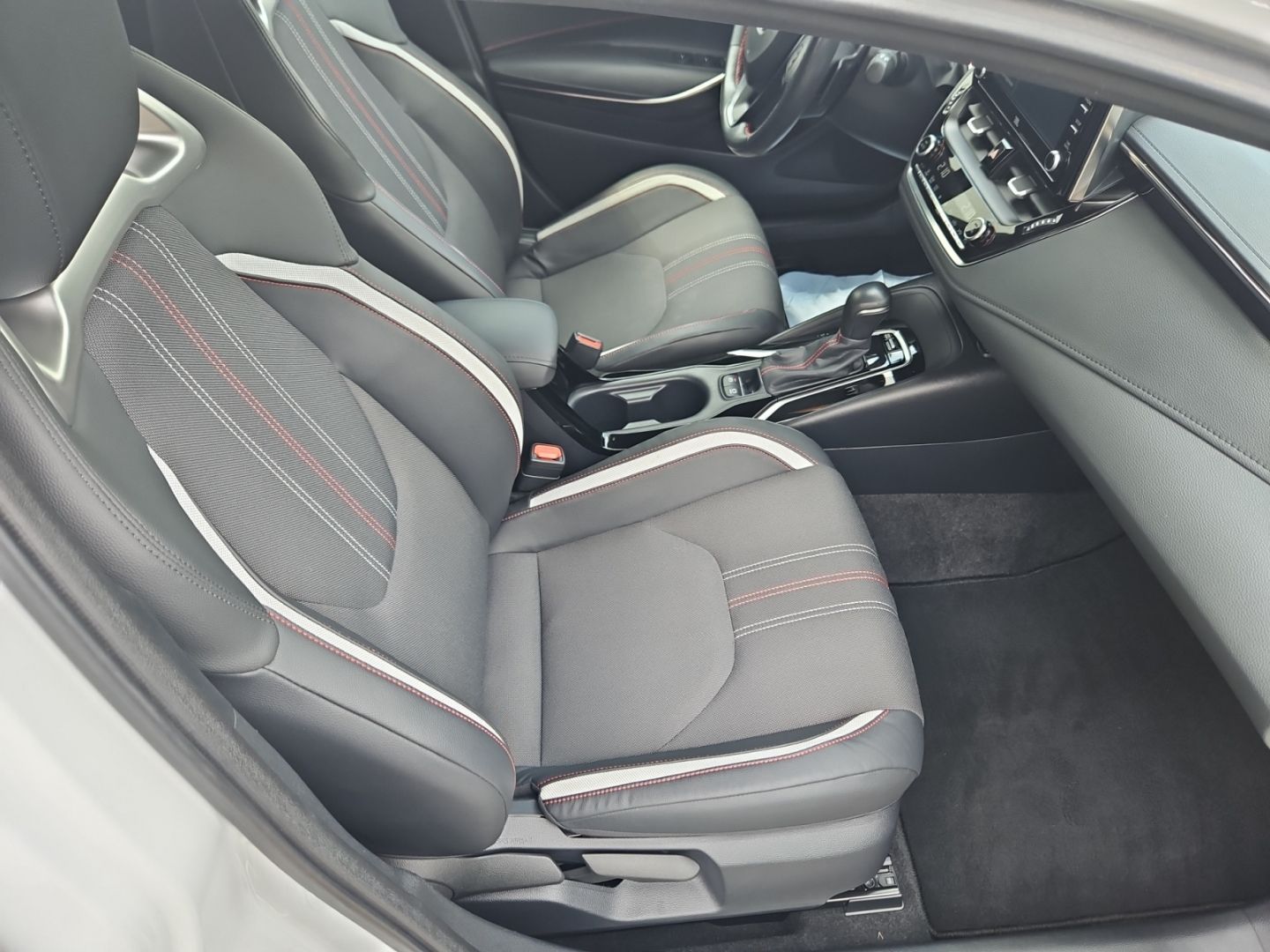 Toyota Corolla Touring Sports 2.0 Hybrid - Samsaru's Car Outlet