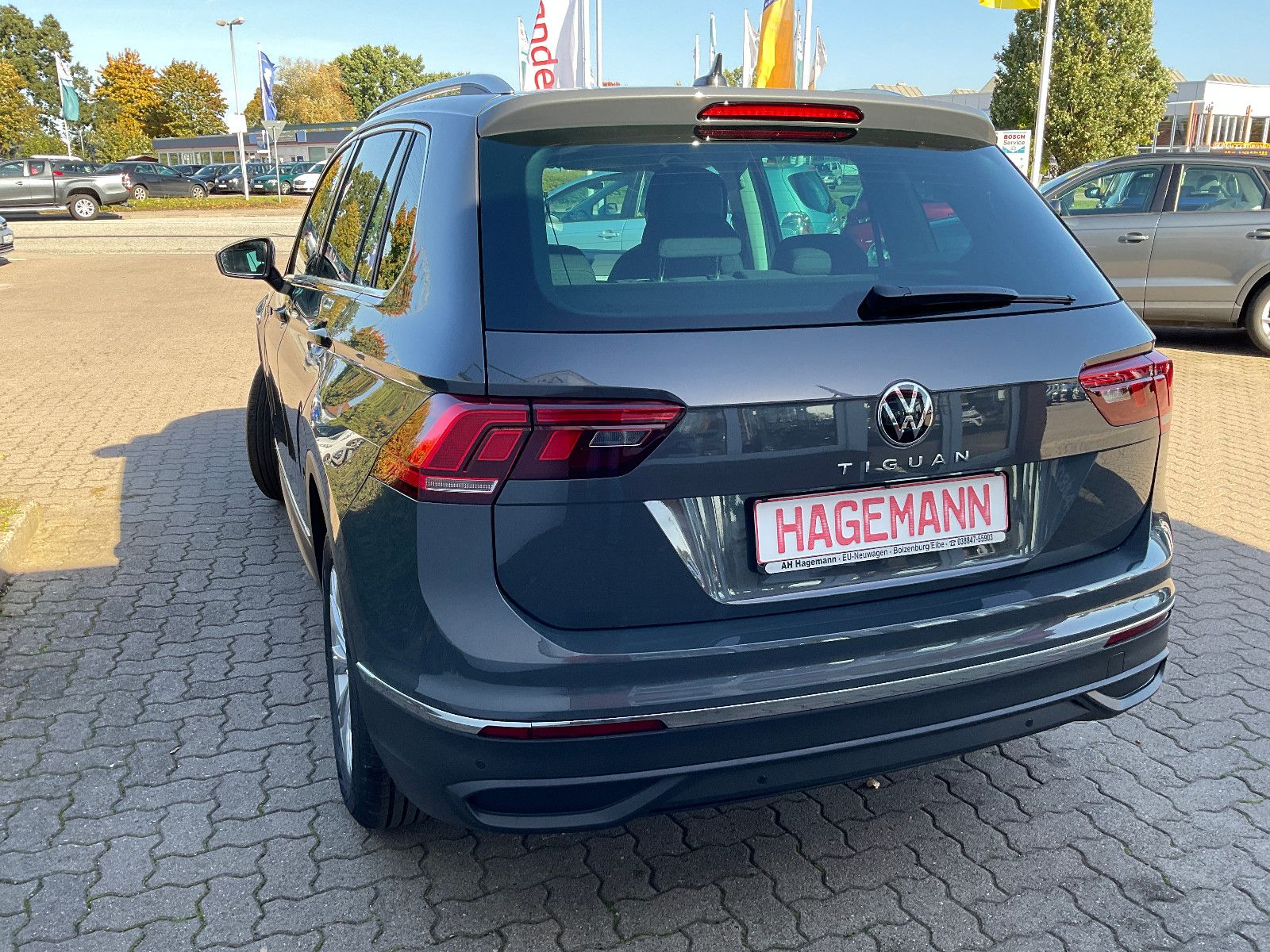 Volkswagen Tiguan Life - Samsaru's Car Outlet