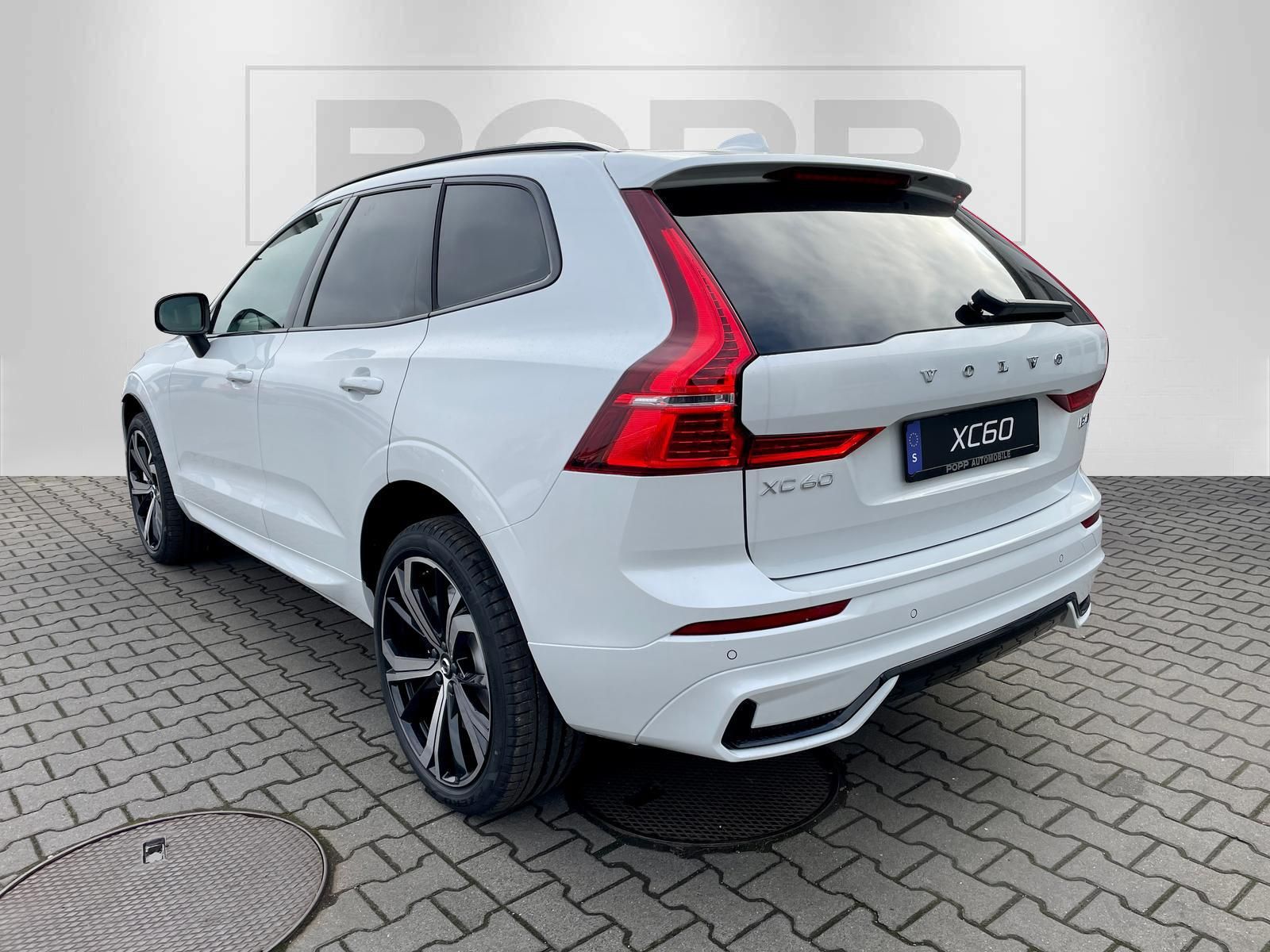 Volvo XC60 B4 AWD Plus Dark 4xSHZ ACC BLIS FHZ STDHZ