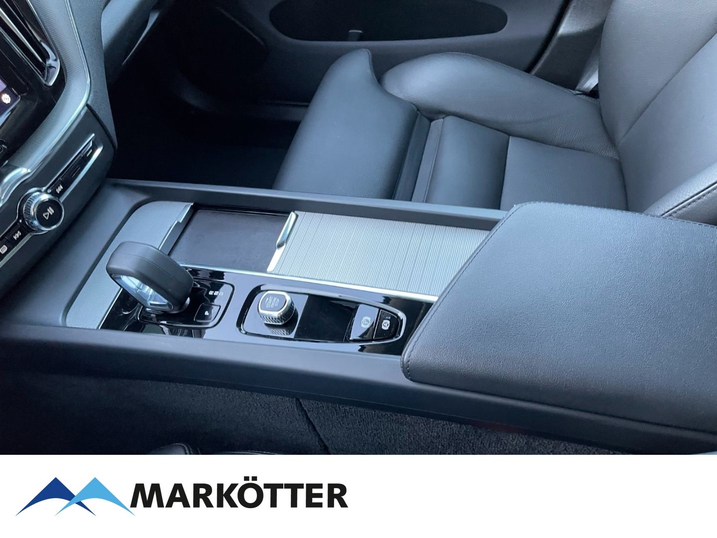 Volvo XC60 T8 AWD Recharge Ultimate Dark - Samsaru's Car Outlet