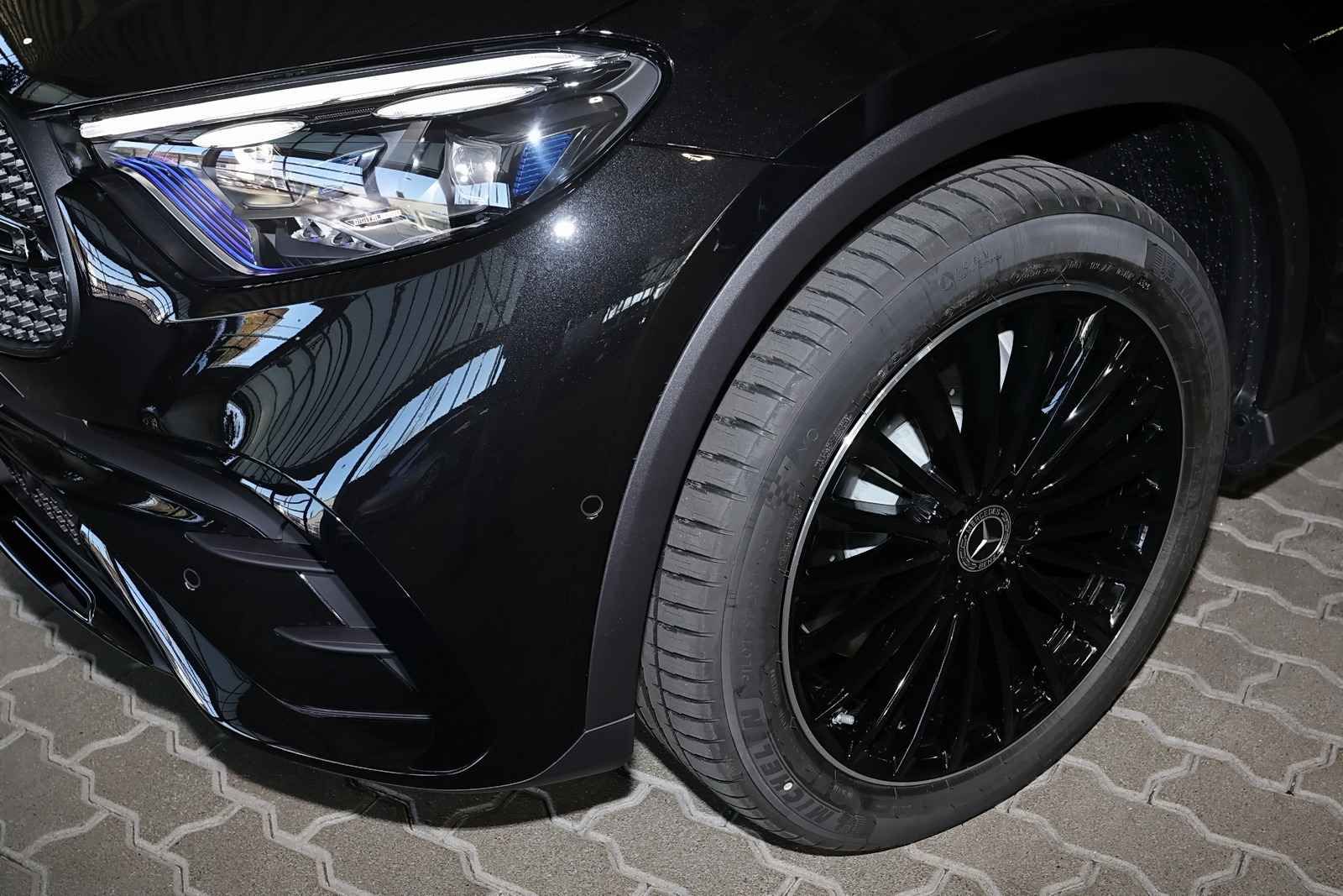 Mercedes-Benz GLC 300 d 4M AMG MBUX+360°+DIG-LED+Pano+AHK+Nigh
