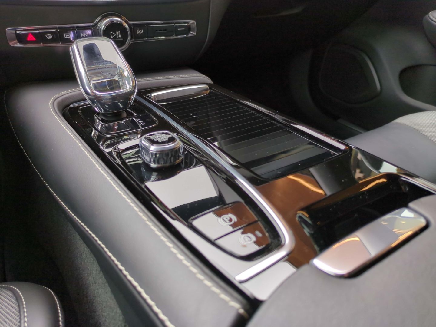 Volvo V60 Plus Dark Recharge Plug-In Hybrid AWD T6 Twi