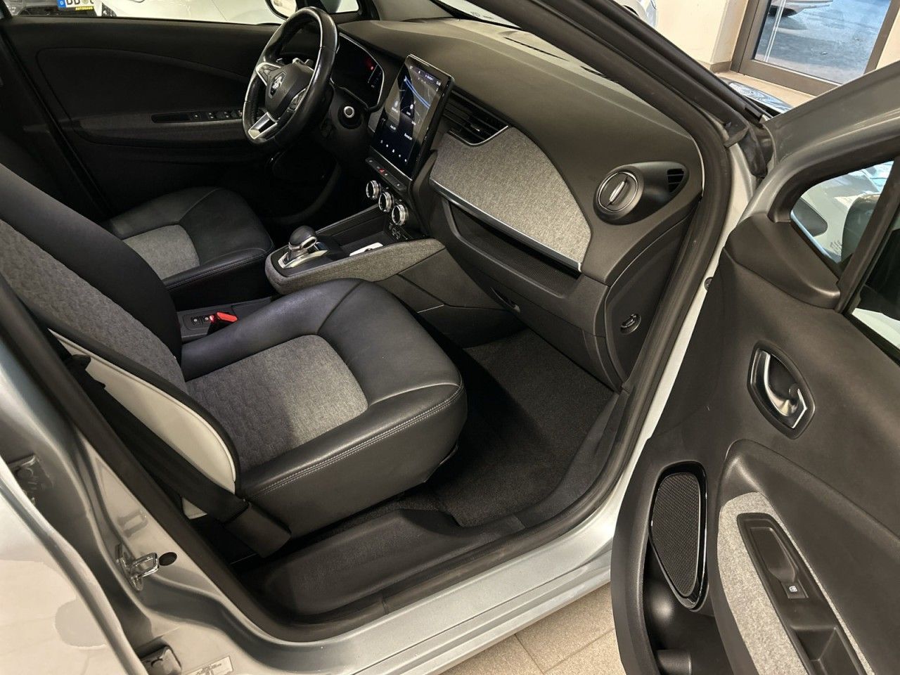 Renault Zoe Intens - Samsaru's Car Outlet