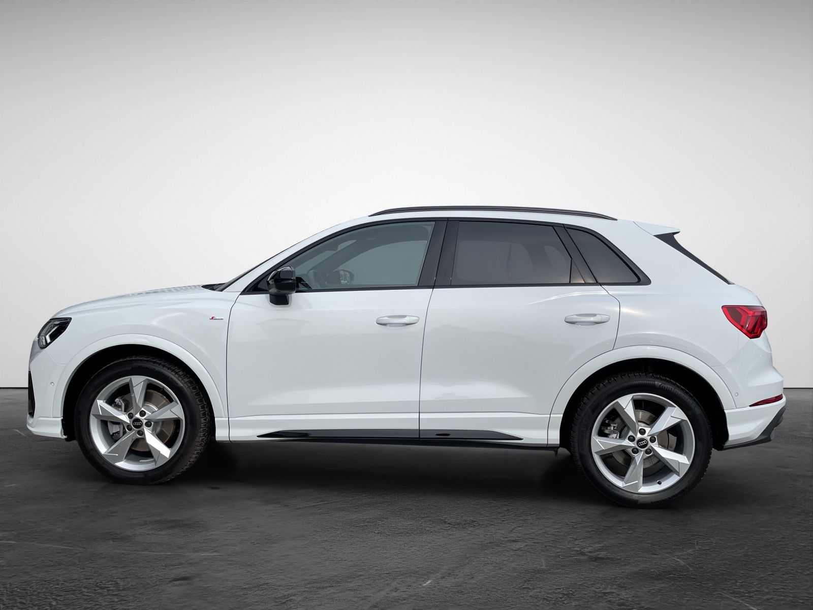 Audi Q3 45 TFSI S tronic quattro S line  Panodach AHK
