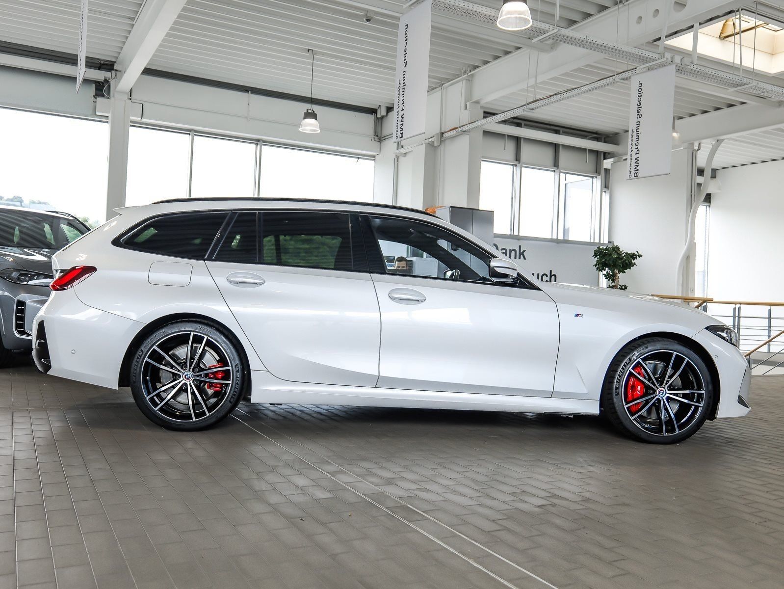 BMW 330i xDrive Touring M-Sport Pro - Samsaru's Car Outlet