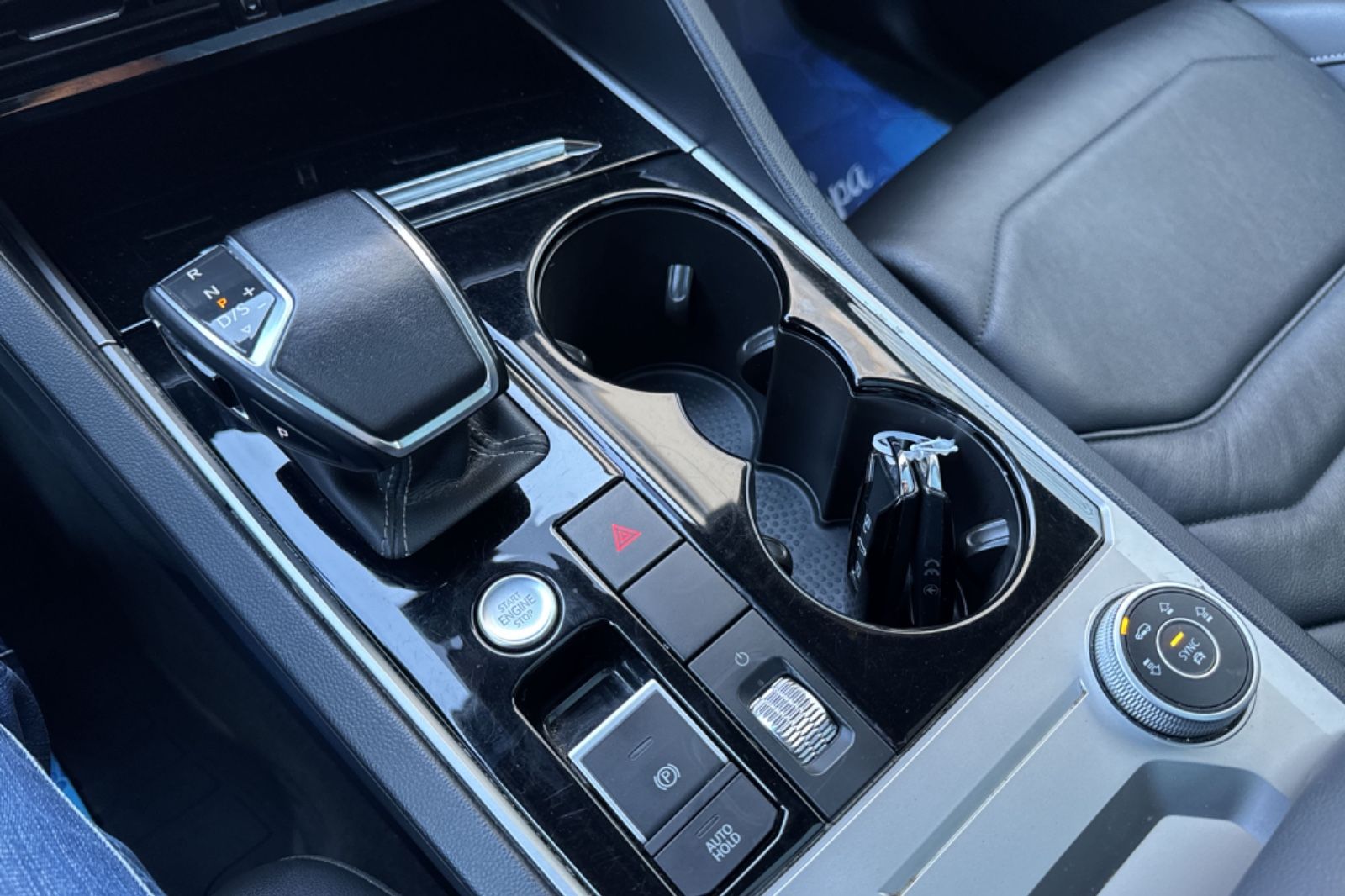 Volkswagen Touareg R 4Motion eHybrid - Samsaru's Car Outlet