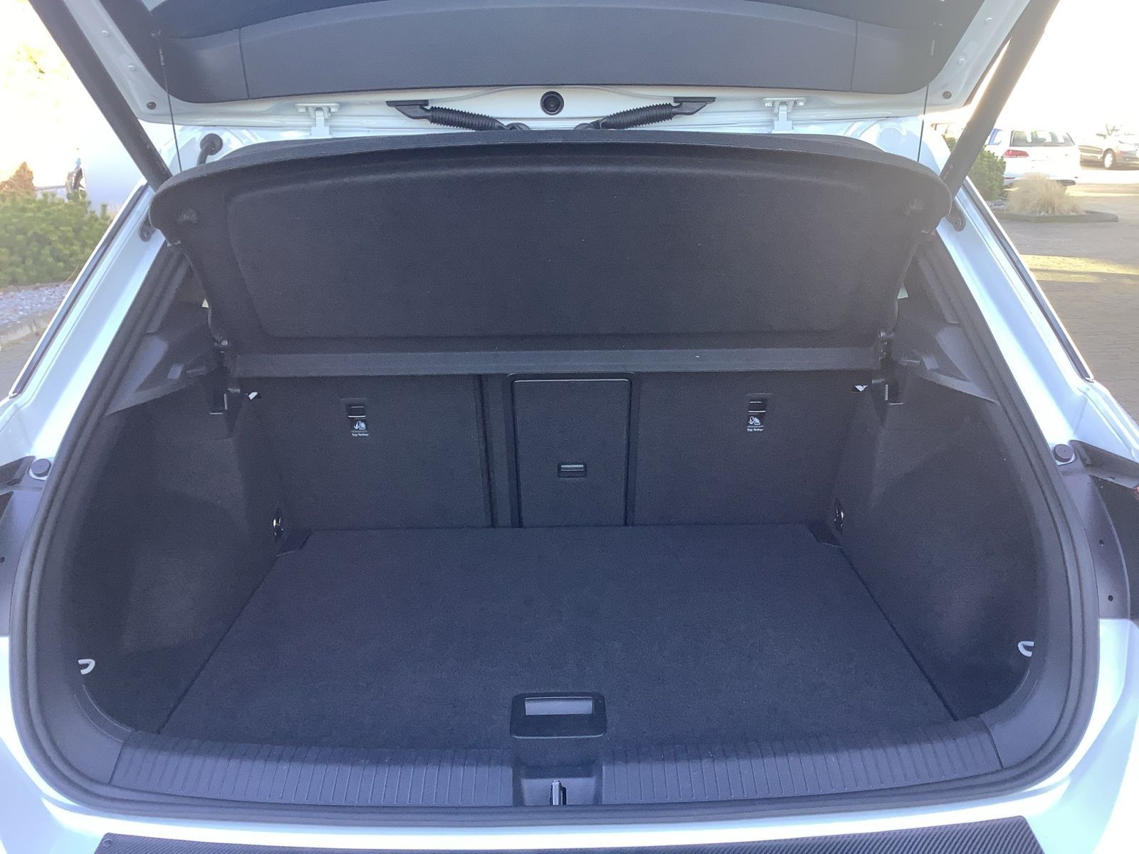 Volkswagen T-Roc 2.0TSI 4M DSG SPORT - Samsaru's Car Outlet
