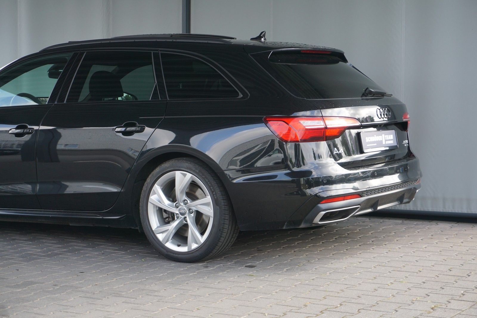 Audi A4 Avant 45 TDI quattro S line - Samsaru's Car Outlet