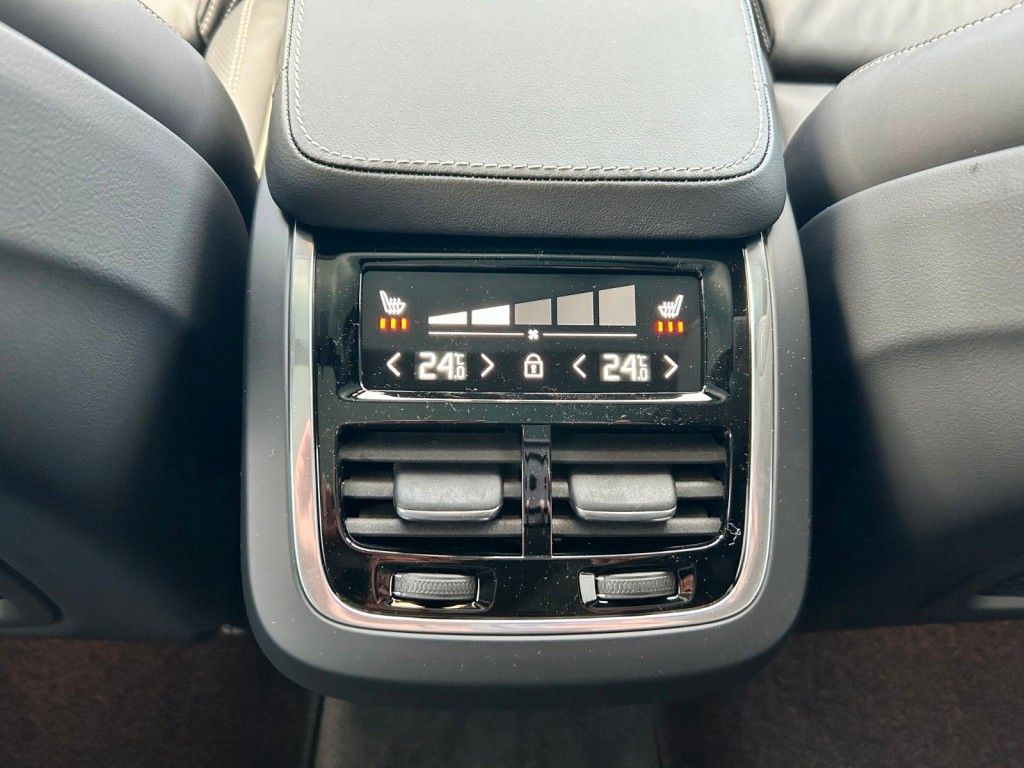 Volvo XC90 B5 D AWD Geartronic ULTIMATE BRIGHT-7Si-AHK