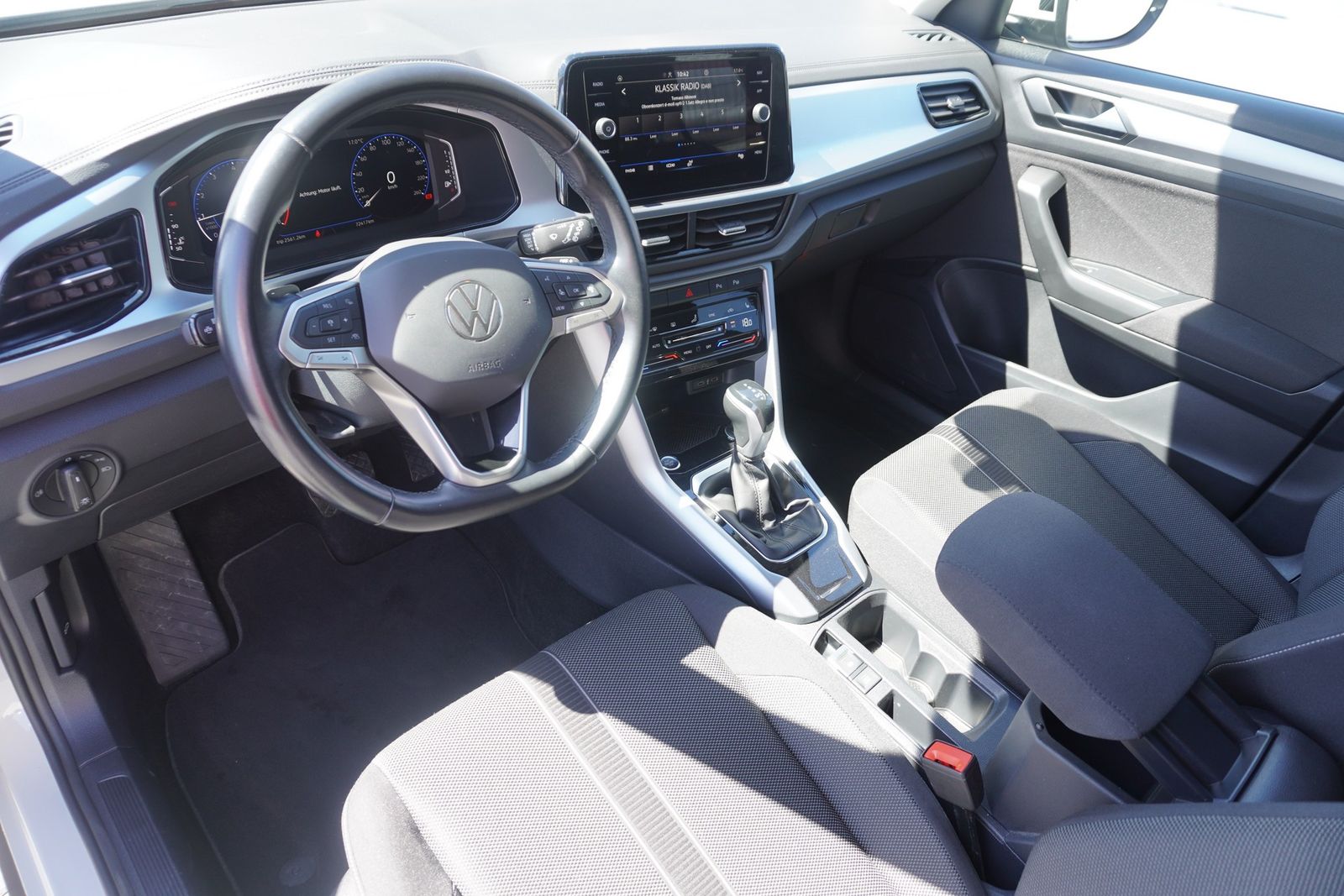 Volkswagen T-Roc 1.5 TSI DSG - Samsaru's Car Outlet