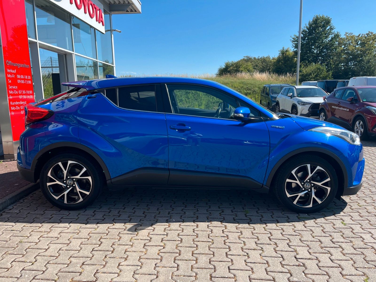 Toyota C-HR Hybrid Club - Samsaru's Car Outlet