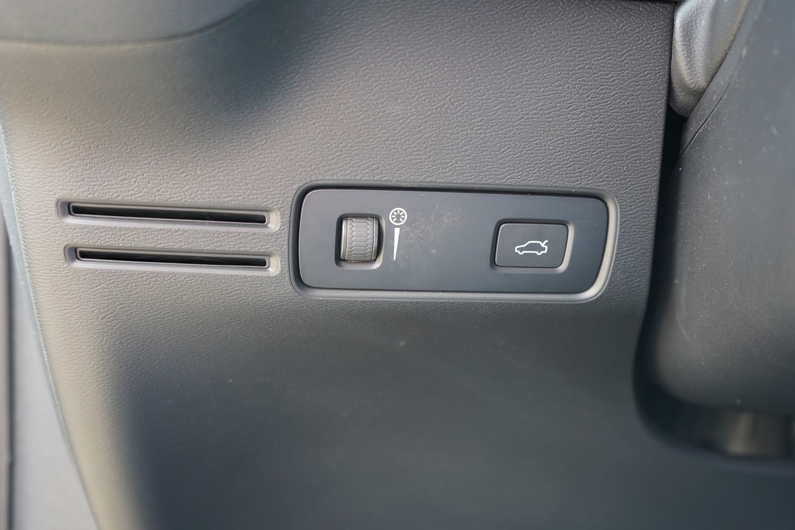 Volvo XC 40 T3 2WD Momentum Pro - Samsaru's Car Outlet