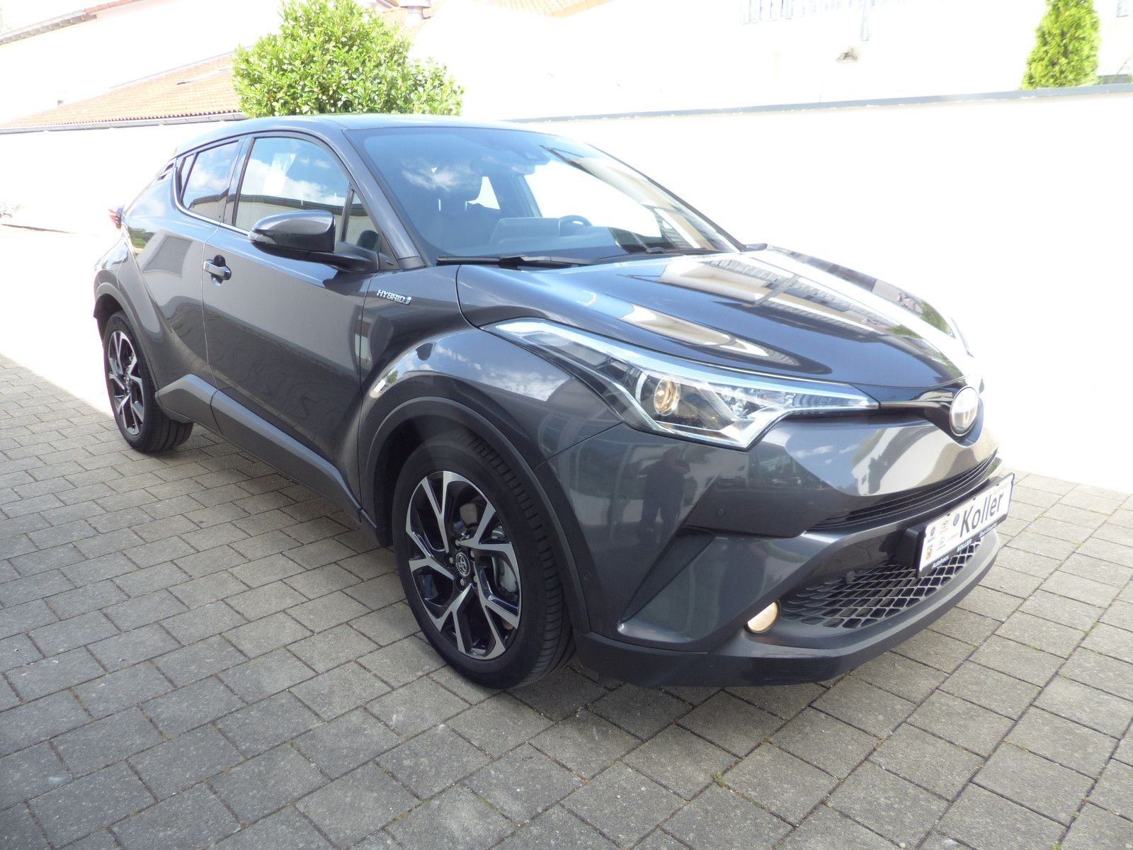 Toyota C-HR 1.8 VVT-i Hybrid Club - Samsaru's Car Outlet