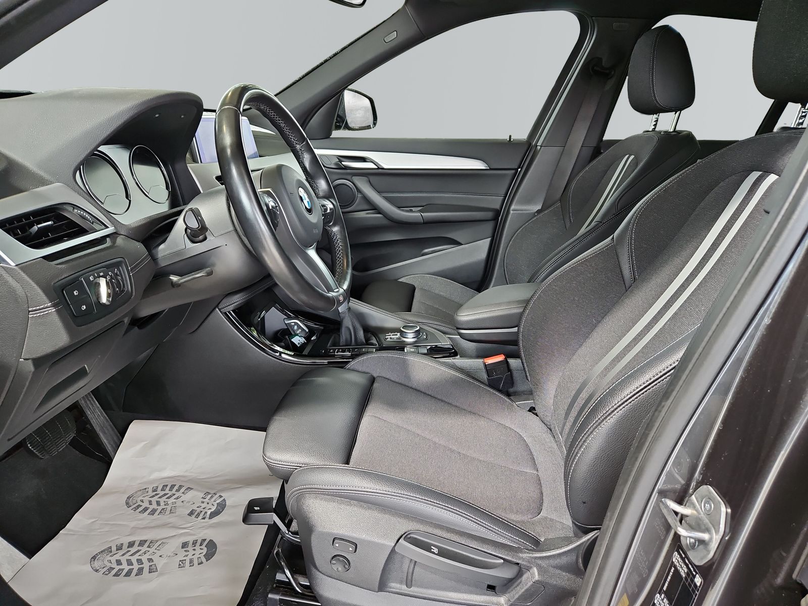 BMW X1 xDrive25e M Sportpaket - Samsaru's Car Outlet