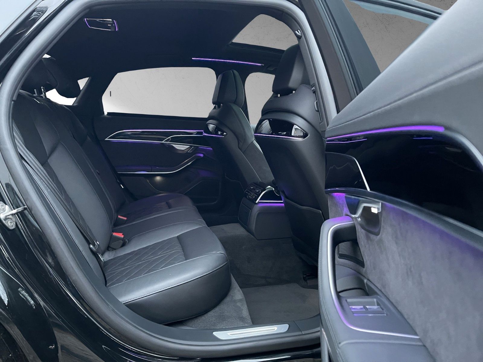 Audi A8 50 TDI quattro S line - Samsaru's Car Outlet