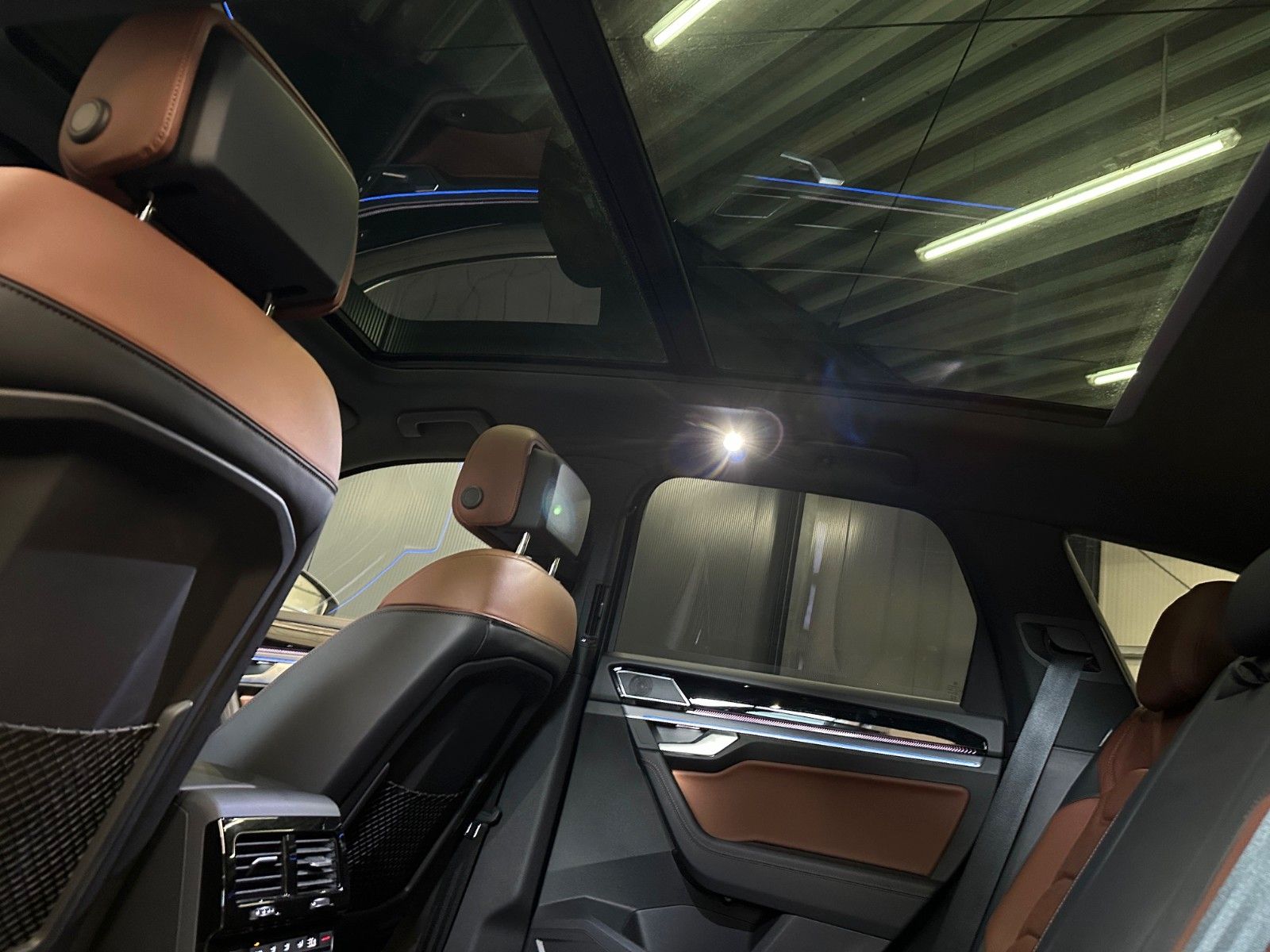 Volkswagen Touareg R-Line 4M - Samsaru's Car Outlet