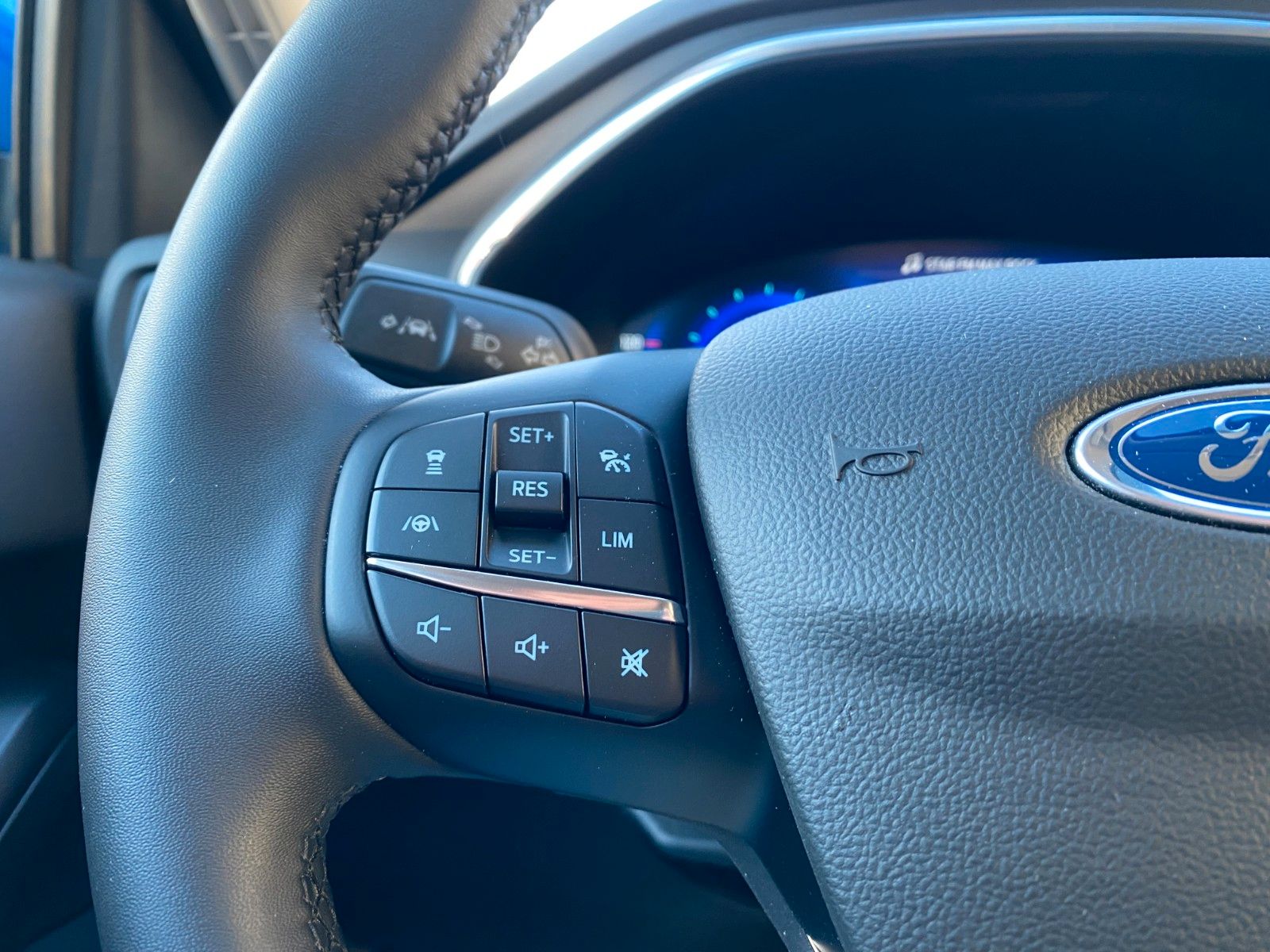Ford Focus Turnier Active X 1,0EcoBoost*Automatik*Nav