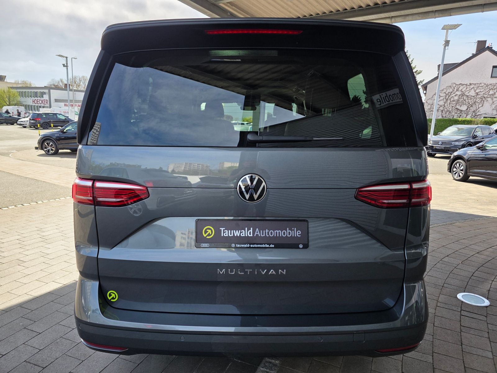 Volkswagen T7 Multivan 2.0 TDI DSG Lang - Samsaru's Car Outlet