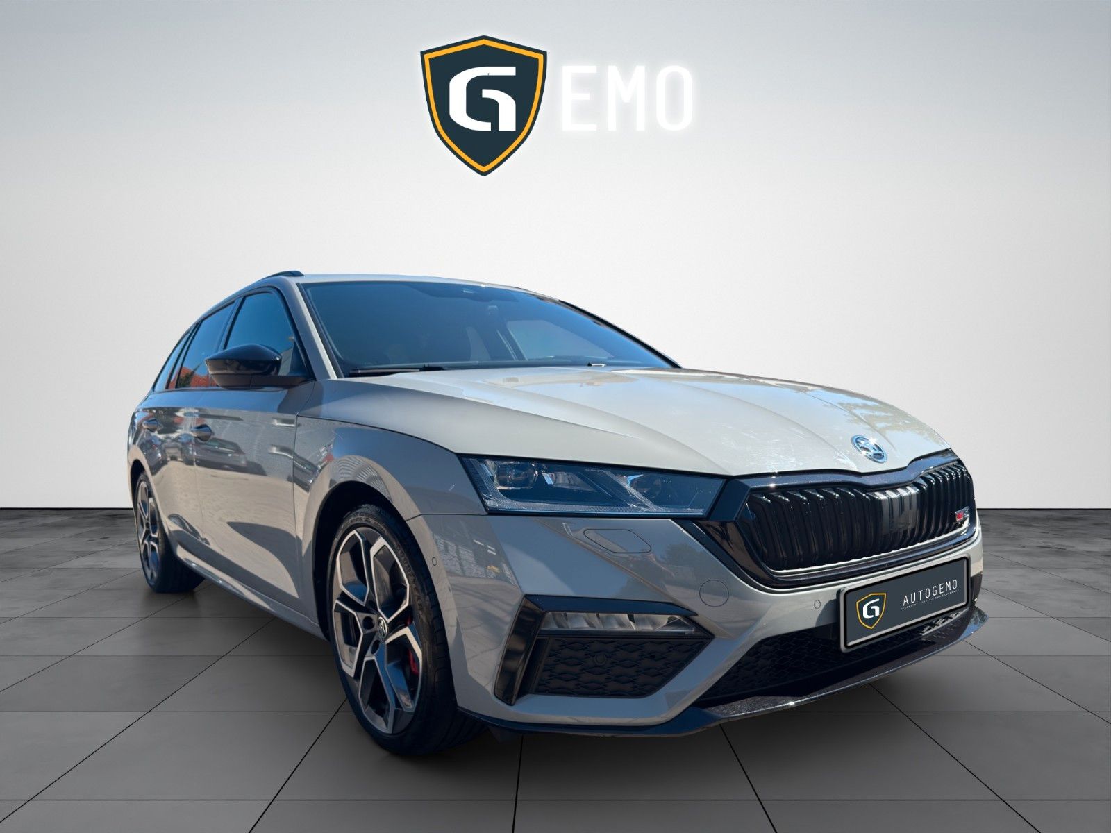 Skoda Octavia Combi RS - Samsaru's Car Outlet