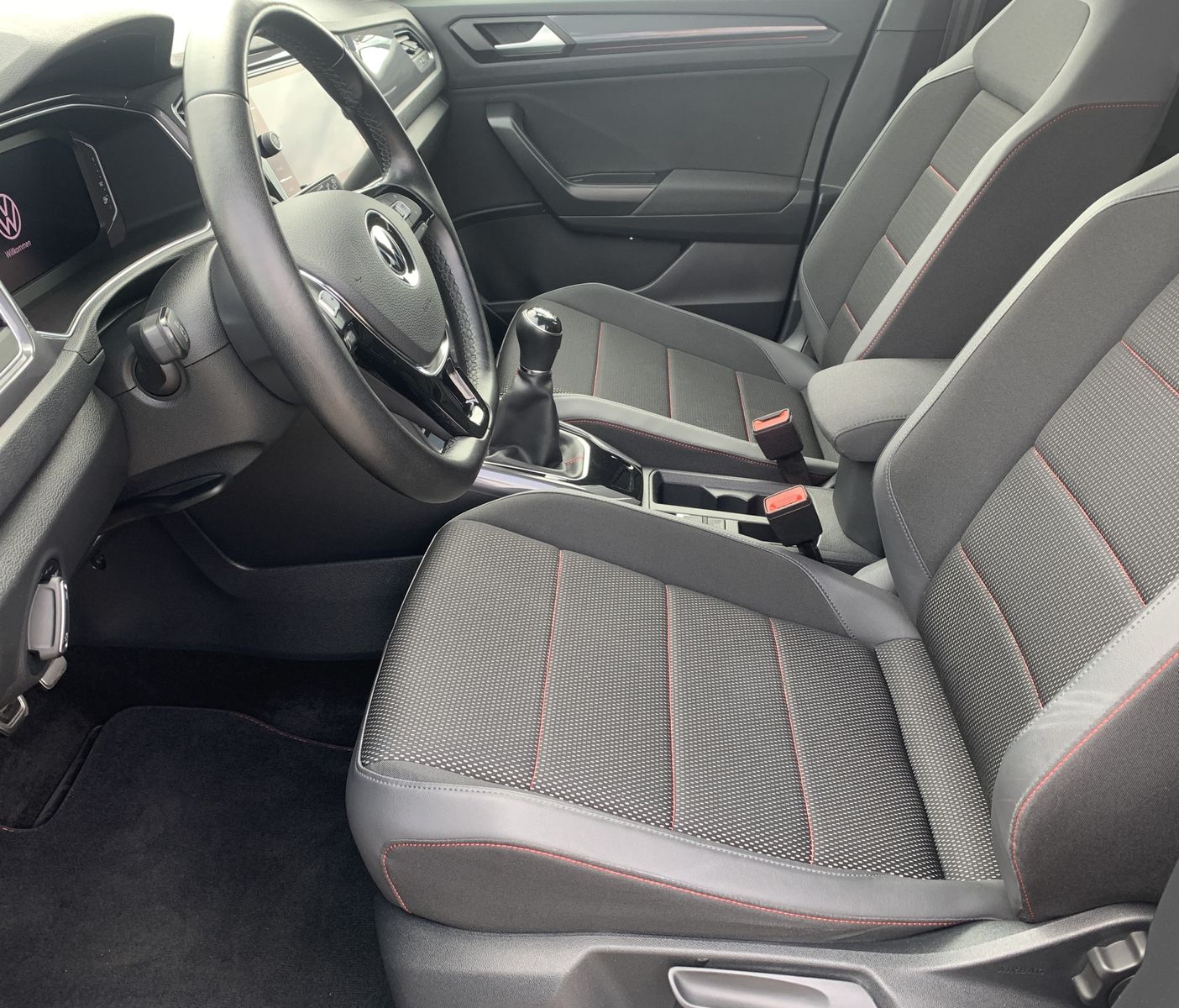 Volkswagen T-Roc 1.5 TSI Sport - Samsaru's Car Outlet