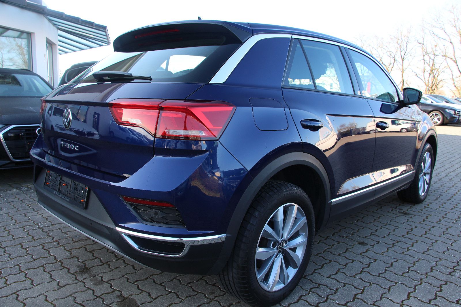 Volkswagen T-Roc Style - Samsaru's Car Outlet