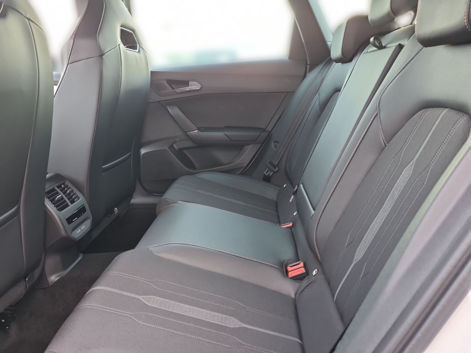 Cupra Leon Sportstourer 2.0 TDI DSG - Samsaru's Car Outlet