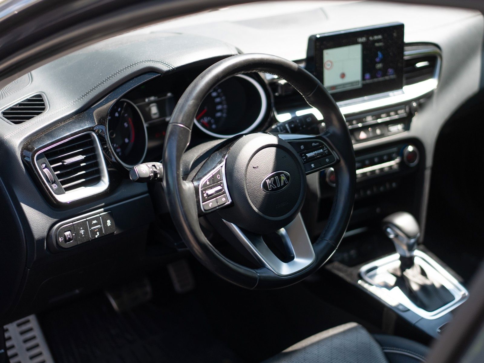 Kia Ceed Platinum Edition - Samsaru's Car Outlet