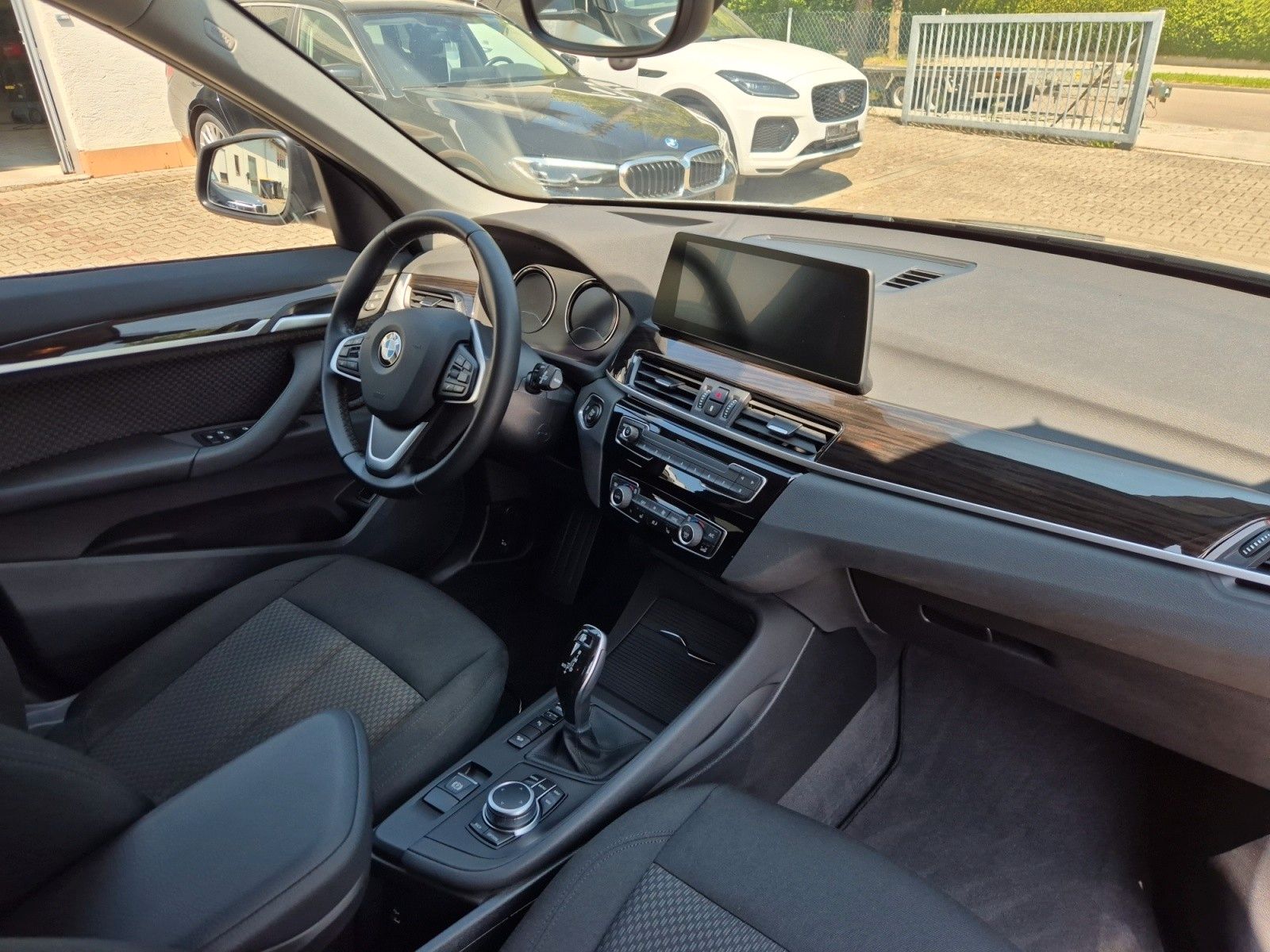 BMW X1 xDrive 25d - Samsaru's Car Outlet