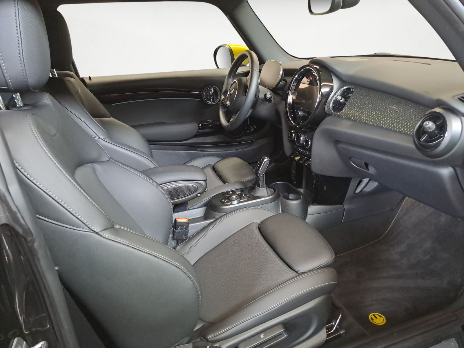 MINI Cooper SE - Samsaru's Car Outlet