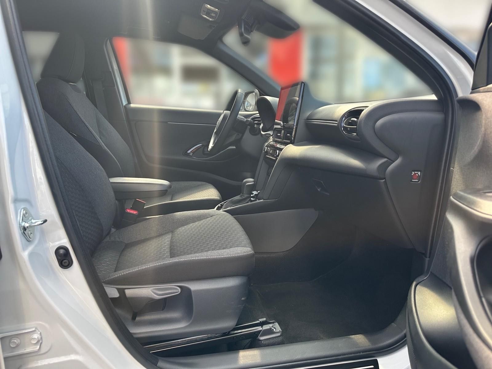 Toyota Yaris Cross Hybrid FWD Black&White Navi+Winterko