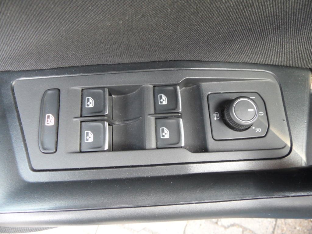Volkswagen T-Roc 1.0 TSI ACTIVE - Samsaru's Car Outlet