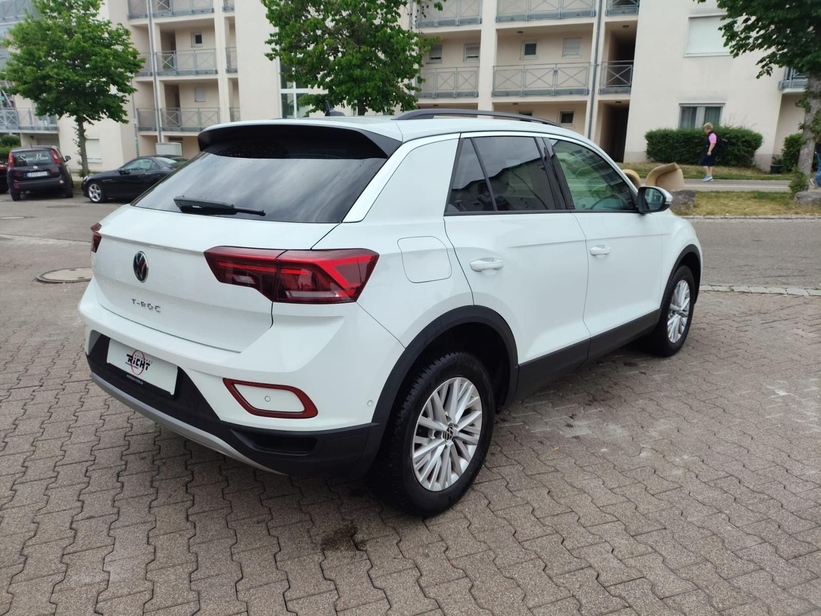 Volkswagen T-Roc 1.0 TSI Life - Samsaru's Car Outlet