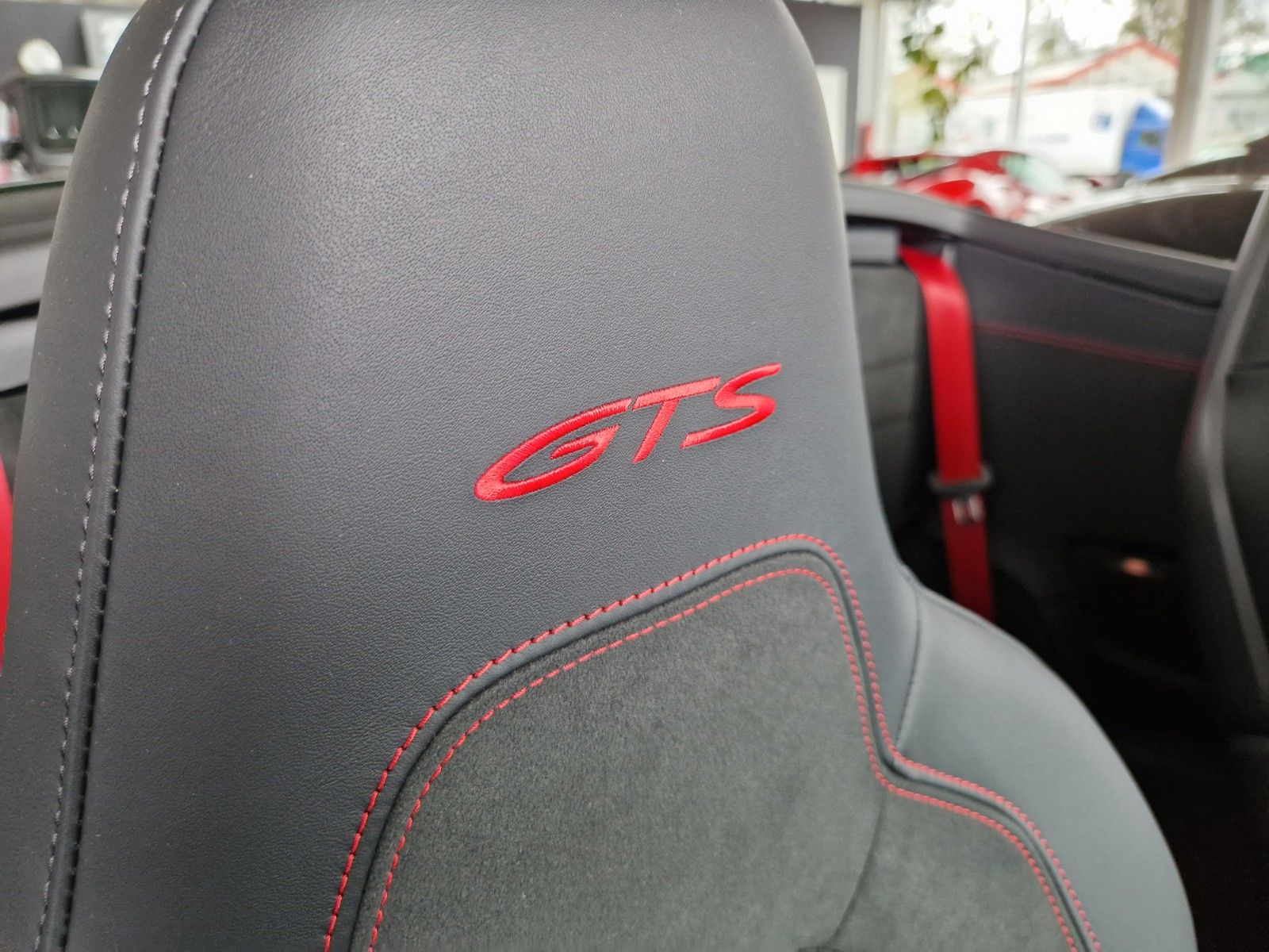 Porsche 992.2 911 Carrera 4 GTS T-Hybrid Cabriolet