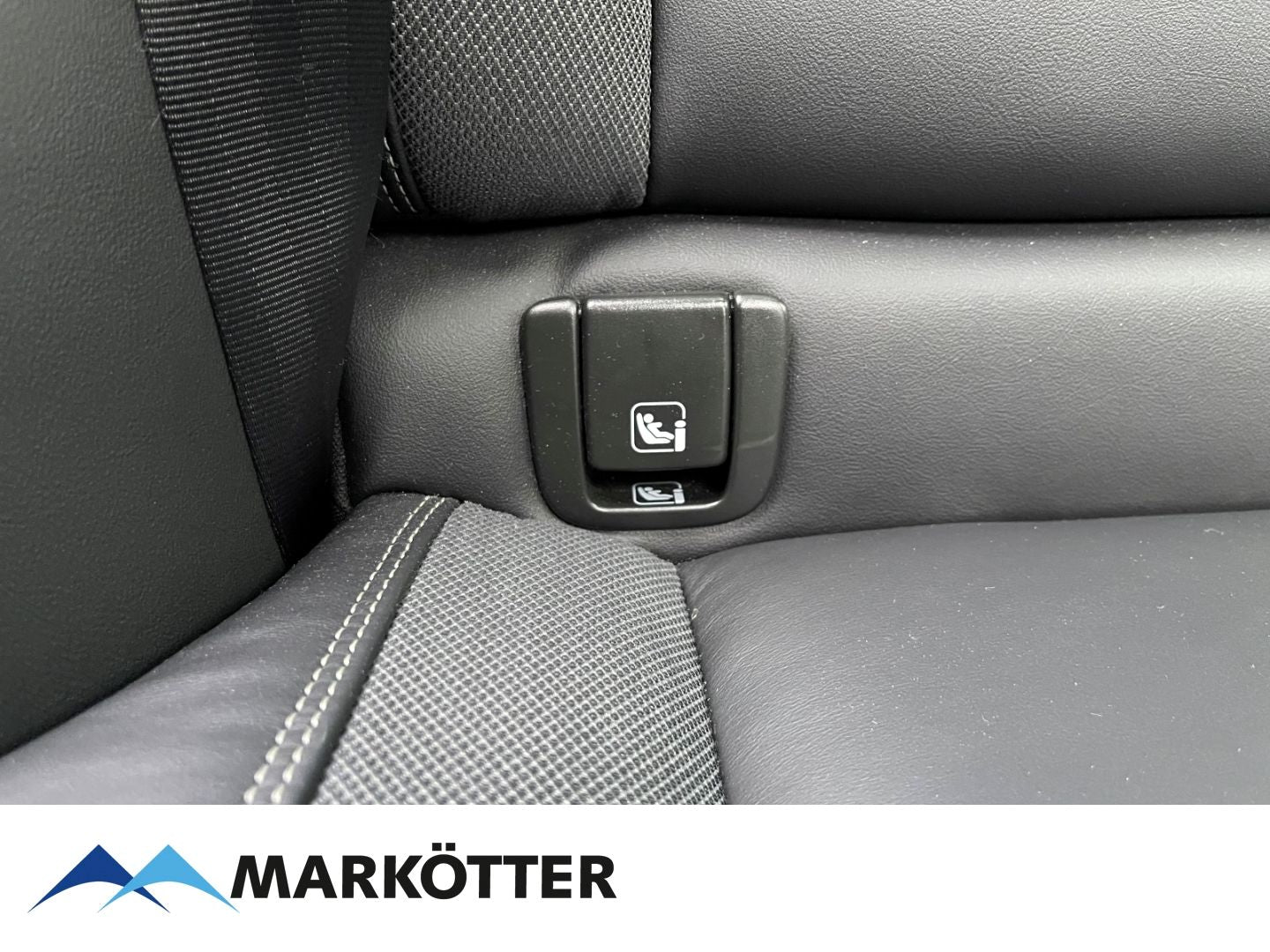 Volvo XC60 T6 AWD Recharge R Design - Samsaru's Car Outlet