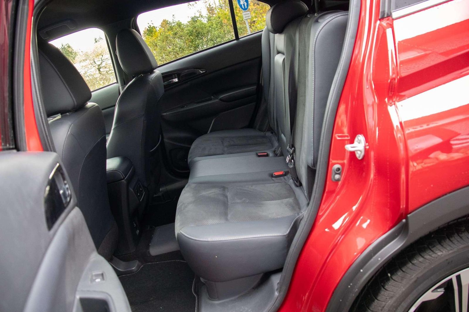Mitsubishi Eclipse Cross Plus Select  2,4l PHEV 4WD Navi*SH