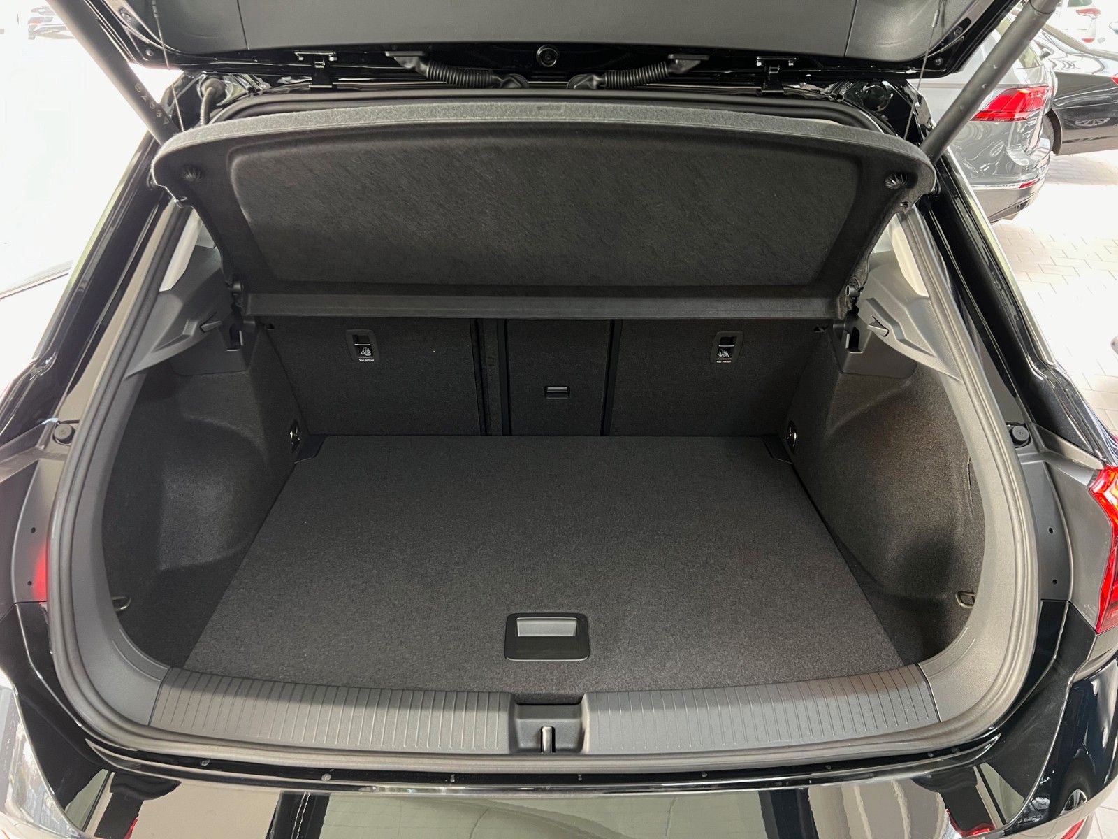 Volkswagen T-Roc Style 2.0TDI DSG - Samsaru's Car Outlet
