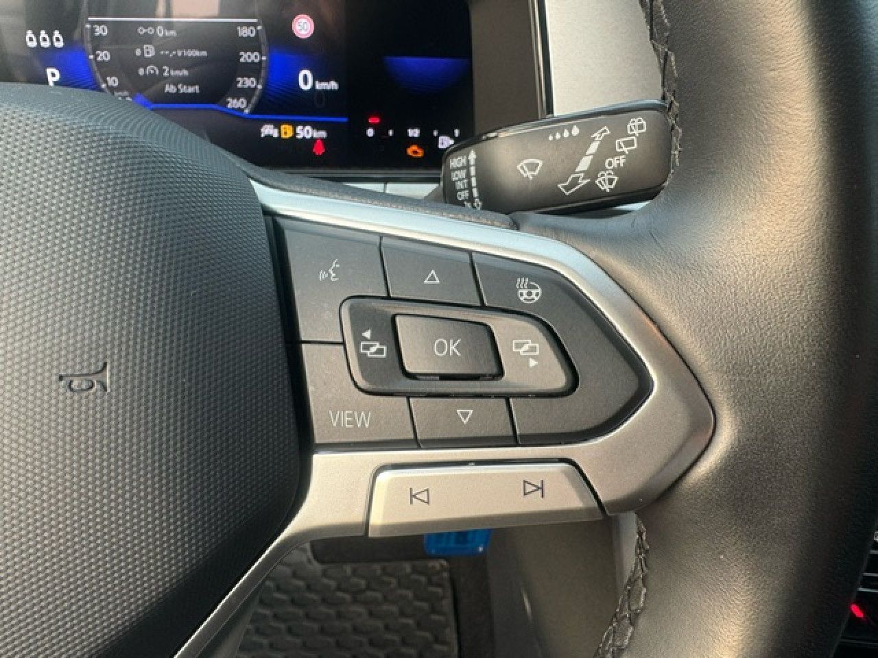 Volkswagen T-Roc Life 1.5 TSI DSG - Samsaru's Car Outlet