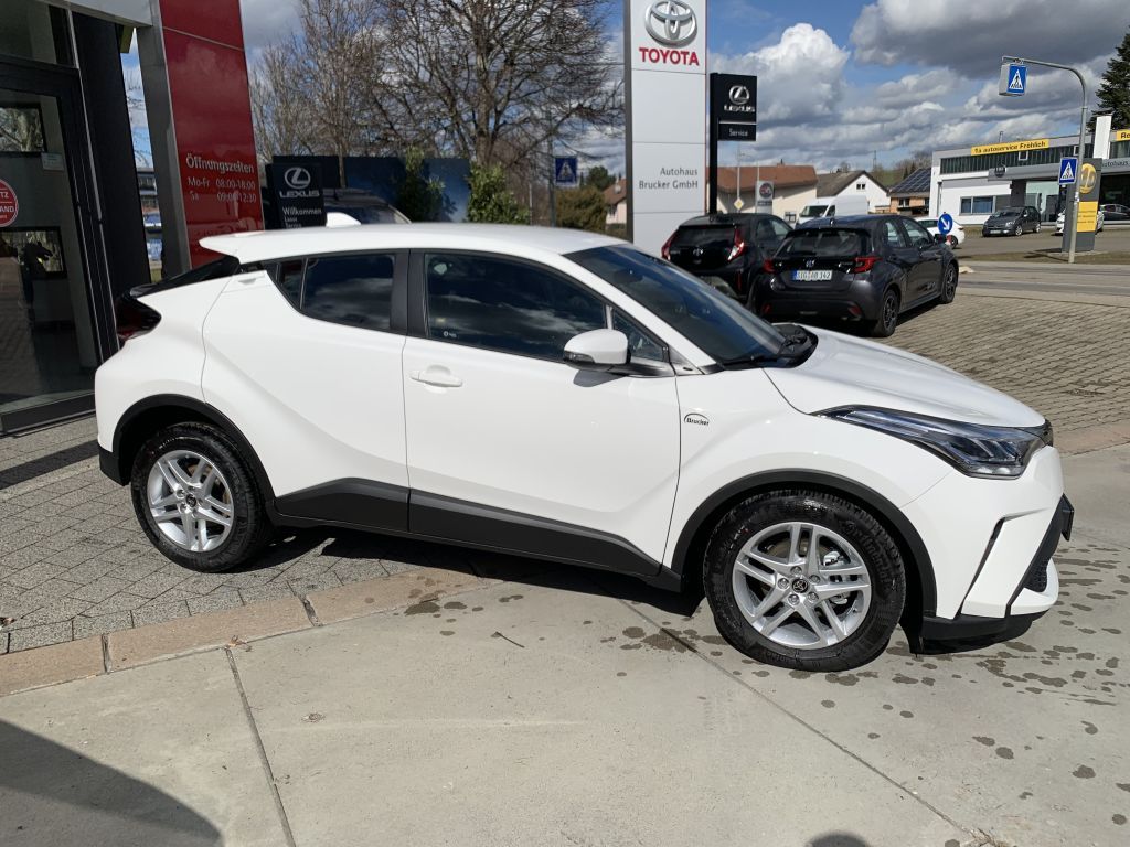 Toyota C-HR Hybrid Flow - Samsaru's Car Outlet