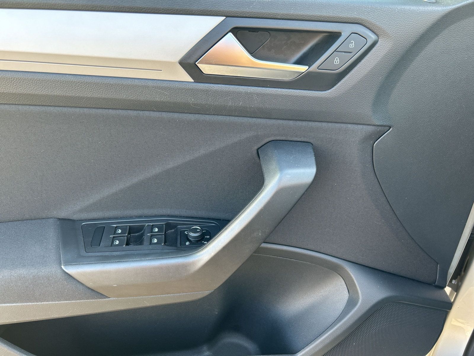 Volkswagen T-Roc 1.0 TSI Style - Samsaru's Car Outlet