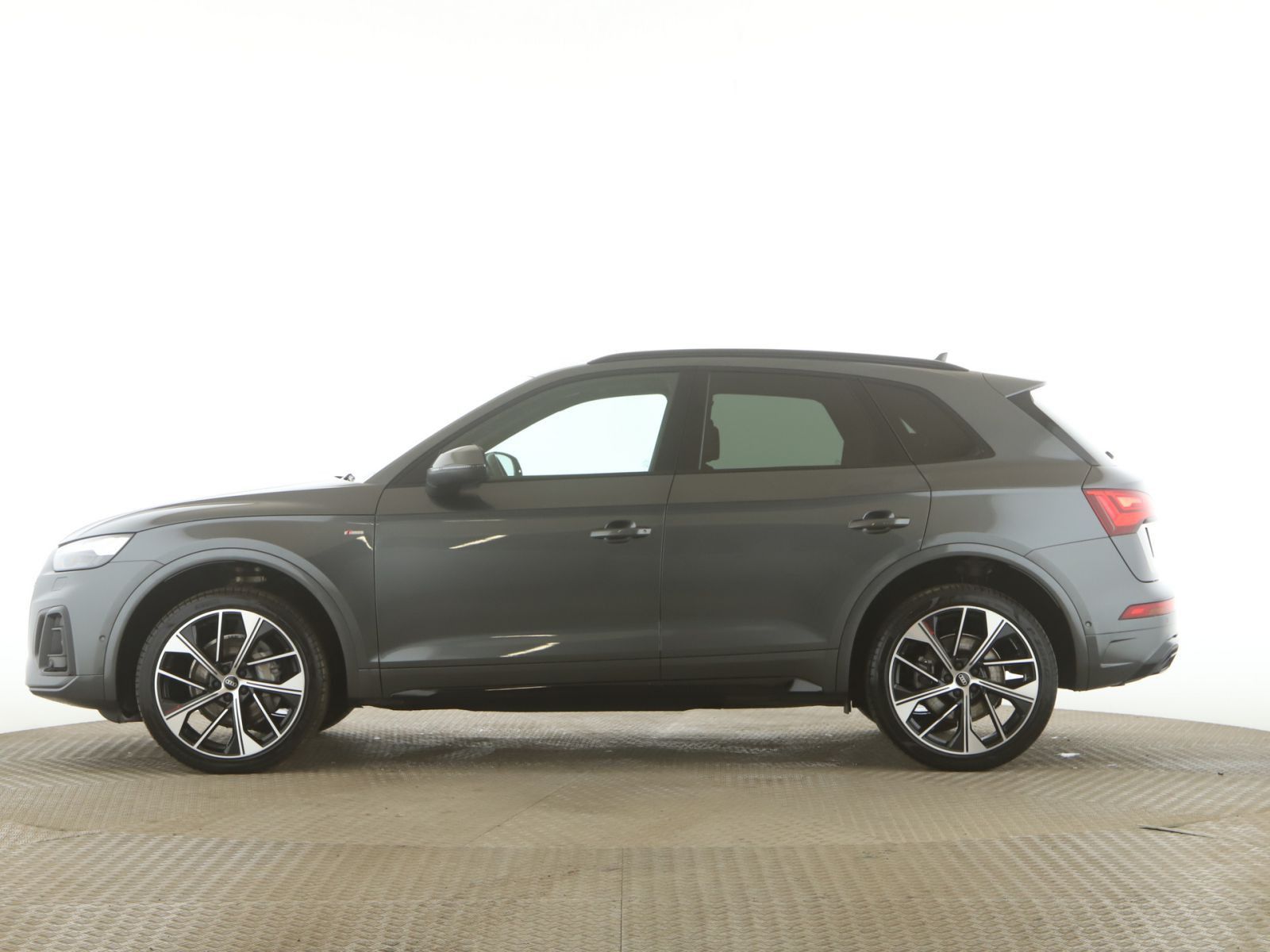 Audi Q5 40 TDI quattro S line Pano+AHK+Matrix+RFK+MMI