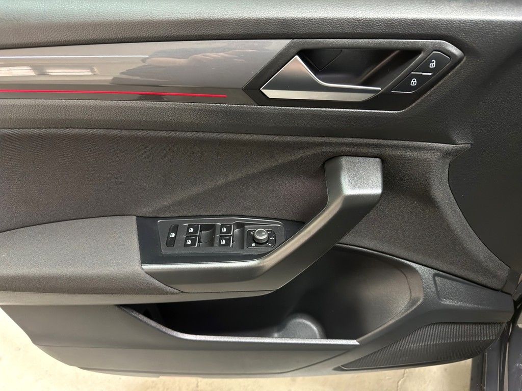 Volkswagen T-Roc 2.0 TDI DSG 4Motion Sport - Samsaru's Car Outlet